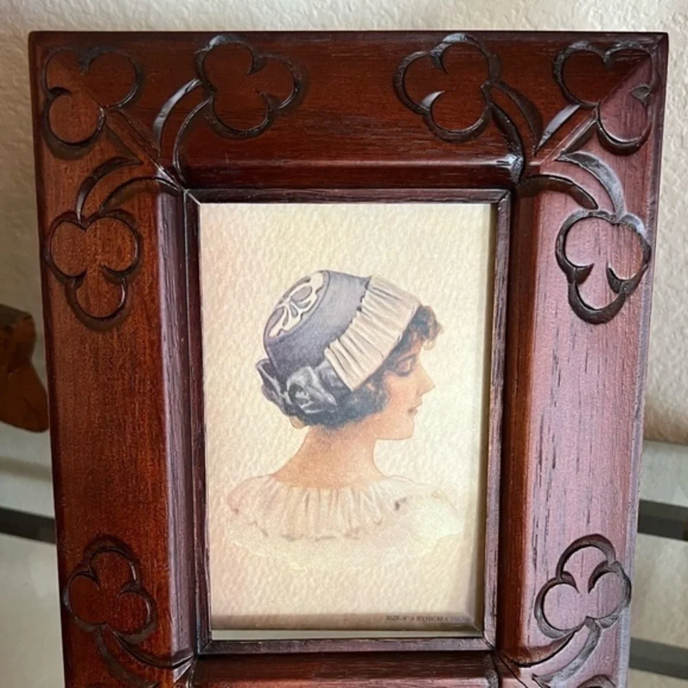 Wood Frame Etched Flowers Cherry Finish Holds 4 x 6 Photos Picture Frame New